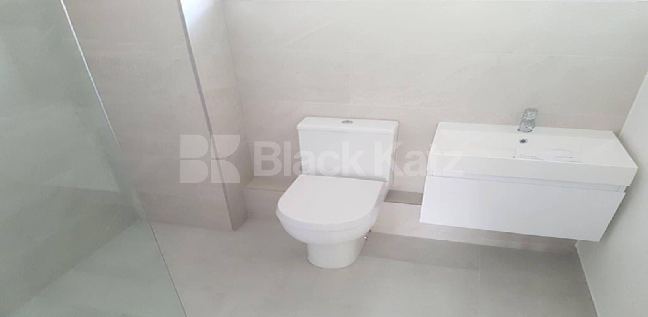 			NEW INSTRUCTION , 3 Bedroom, 1 bath, 1 reception Ground Floor Maisonette			 Glengall Grove, Canary Wharf